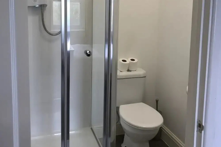 Room 9 of 11