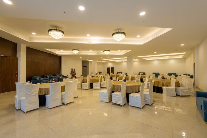 Business Center 82 of 94