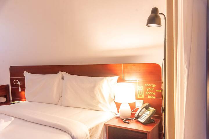 Room 32 of 87