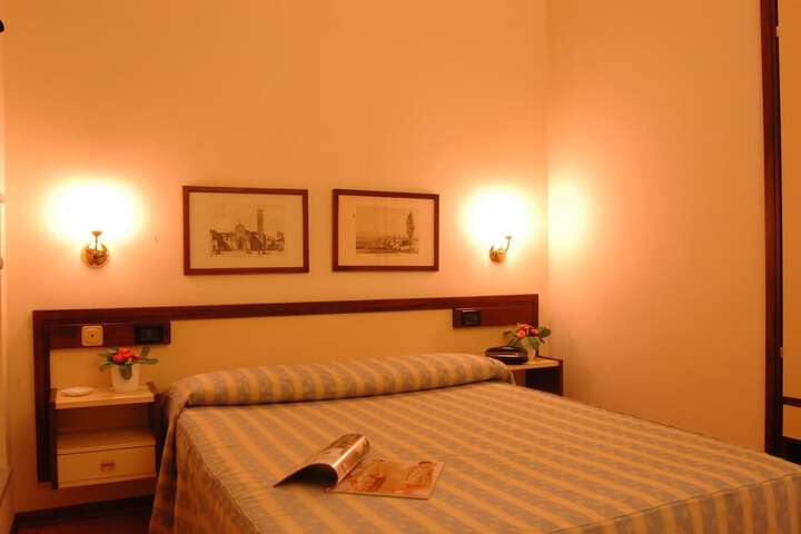 Room 13 of 36