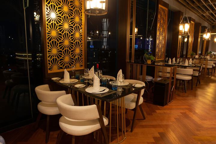 Lounge 47 of 54