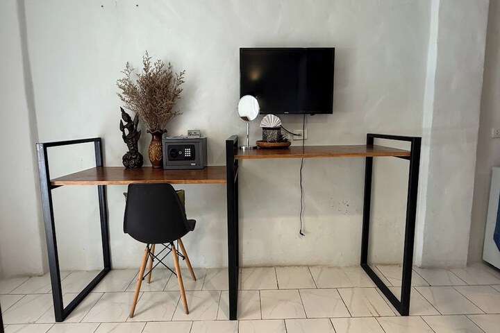 Room 12 of 115