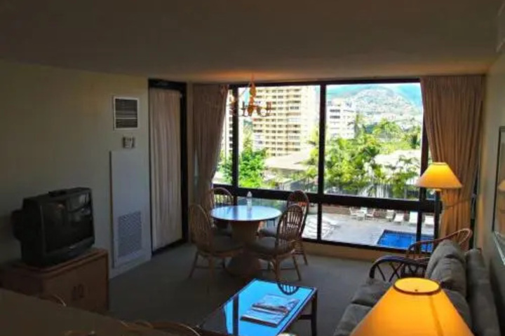 Exterior of 8th Floor Waikiki Sunset Close to Beach Parking & WiFi