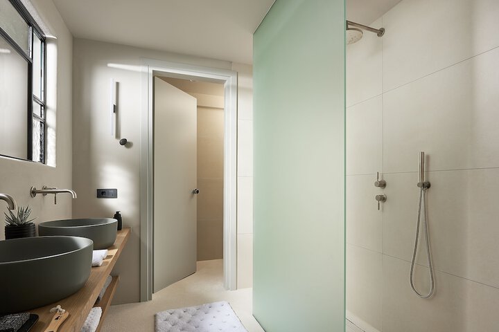 Room 41 of 46
