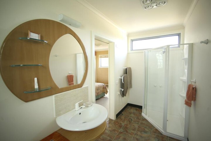 Room 7 of 16