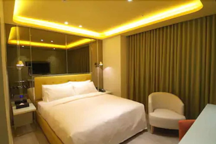 Room 12 of 64