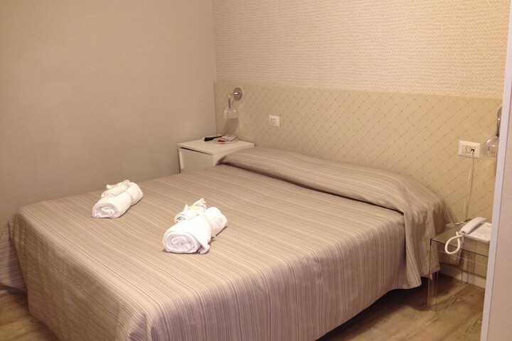 Room 7 of 32