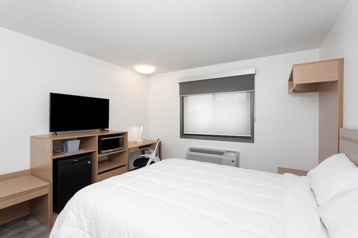 1 Queen Bed (18 of 18)