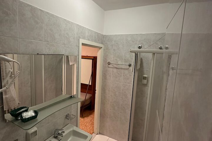 Room 15 of 51