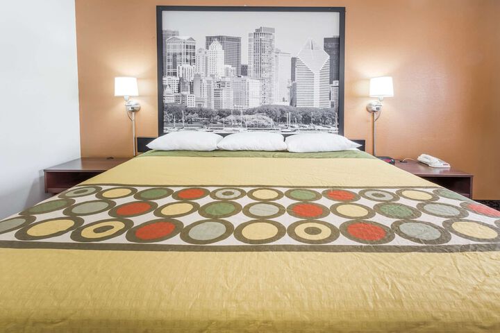 1 King Bed (11 of 17)