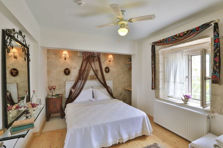 Room 8 of 60