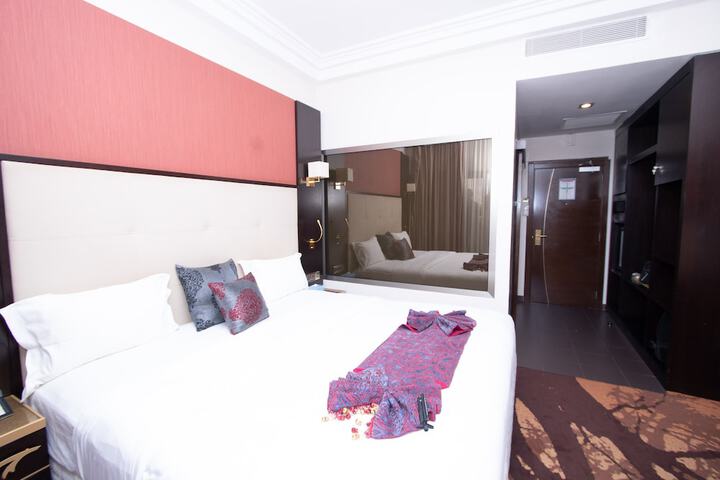 Room 10 of 50
