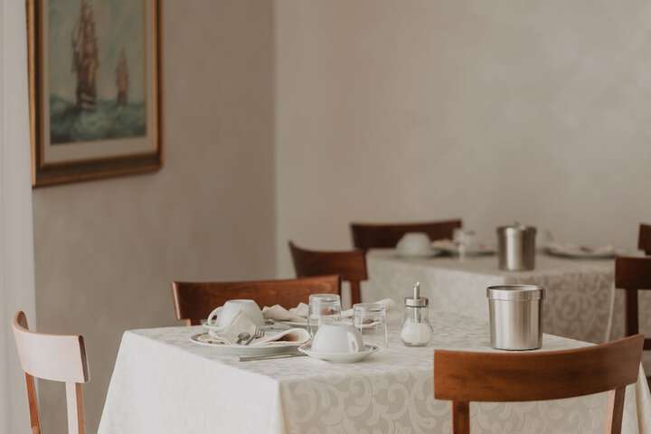 Breakfast/Coffee Service 32 of 46