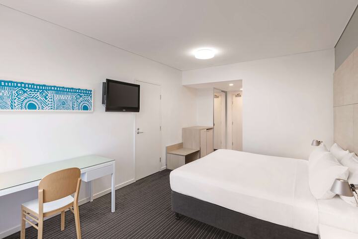 Room 9 of 23