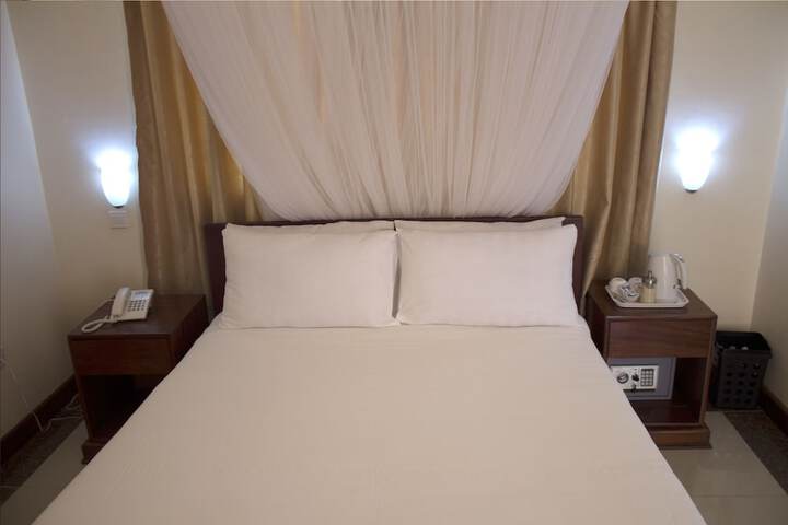 Room 3 of 33