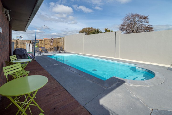 Pool 68 of 92