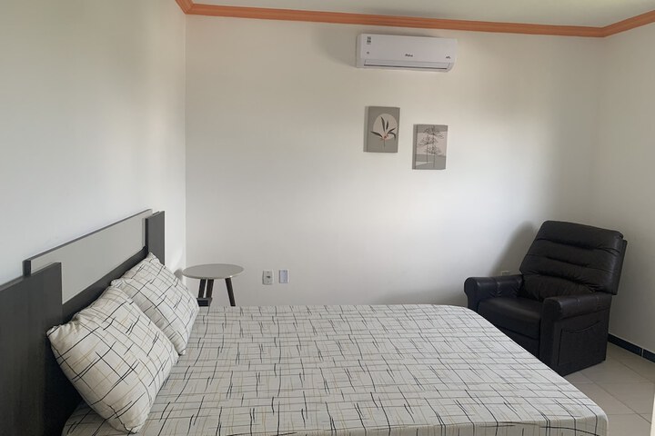 Room 6 of 9