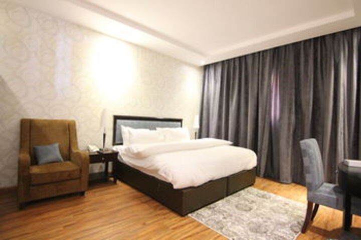 Room 12 of 19