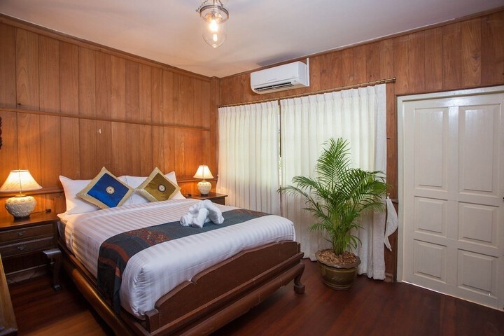 Room 2 of 40