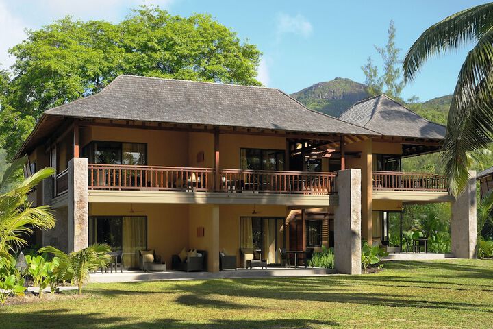 Hotel Exterior 306 of 307