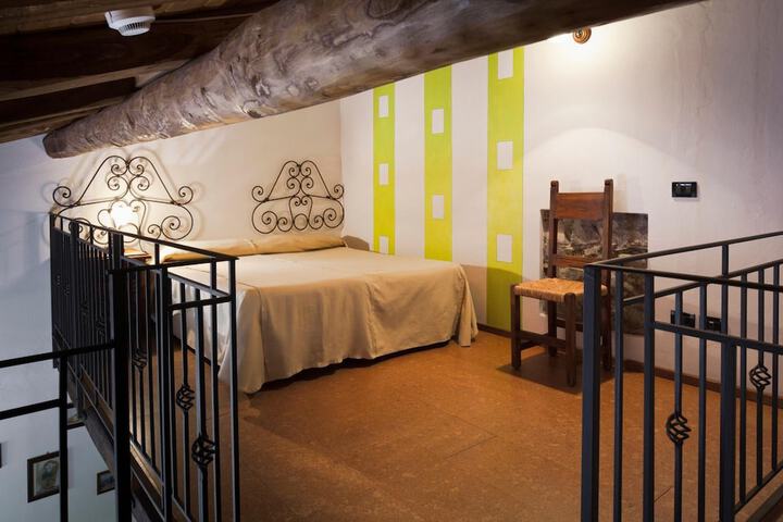 Room 12 of 34