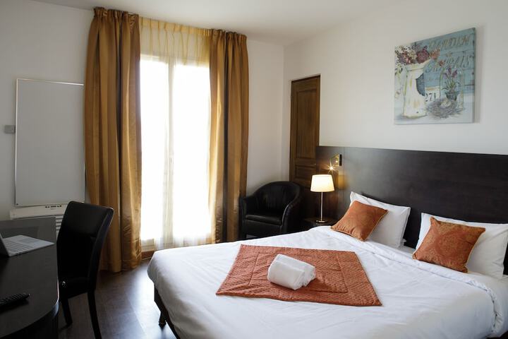 Room 6 of 27