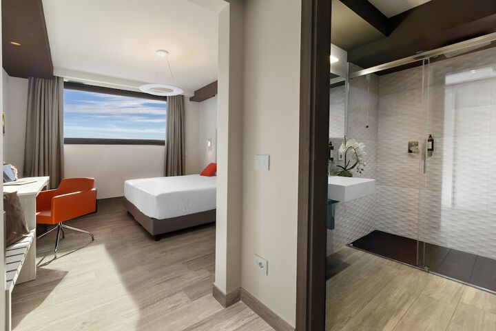 Room 56 of 155