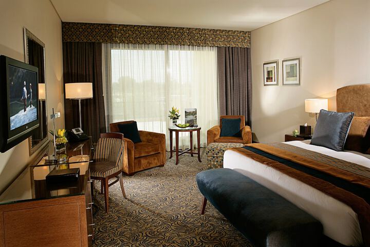 Room 13 of 180