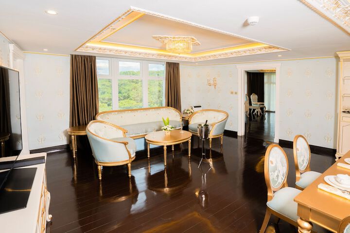 Room 27 of 71