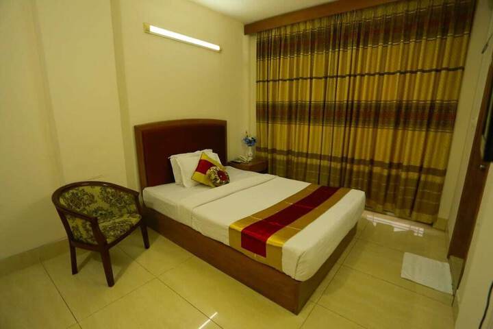 Room 17 of 38