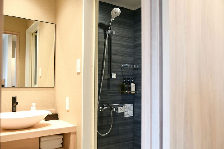 Room 10 of 48