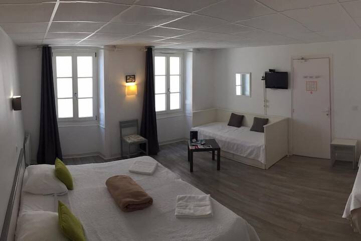 Room 21 of 40