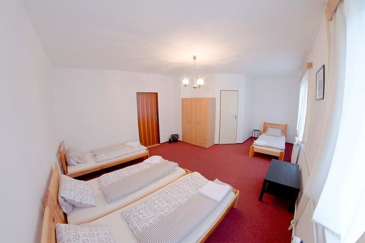 Room 2 of 61
