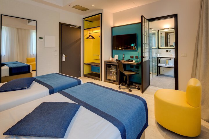 Room 14 of 65