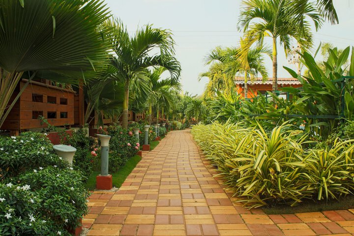 Hotel Exterior 96 of 117
