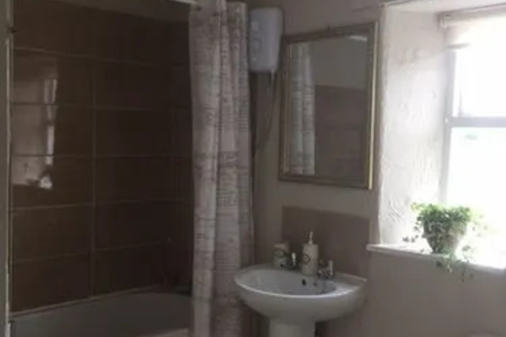 Room 8 of 10