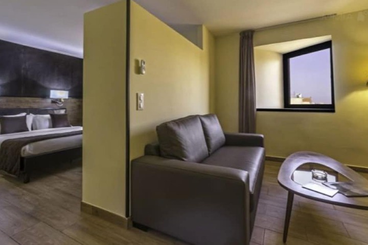 Room 11 of 37