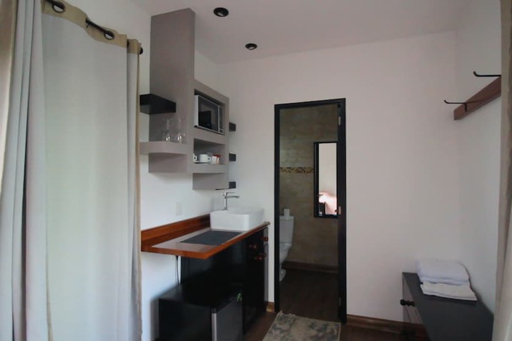 Room 9 of 11