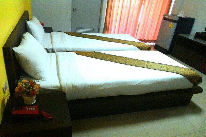 Room 7 of 33