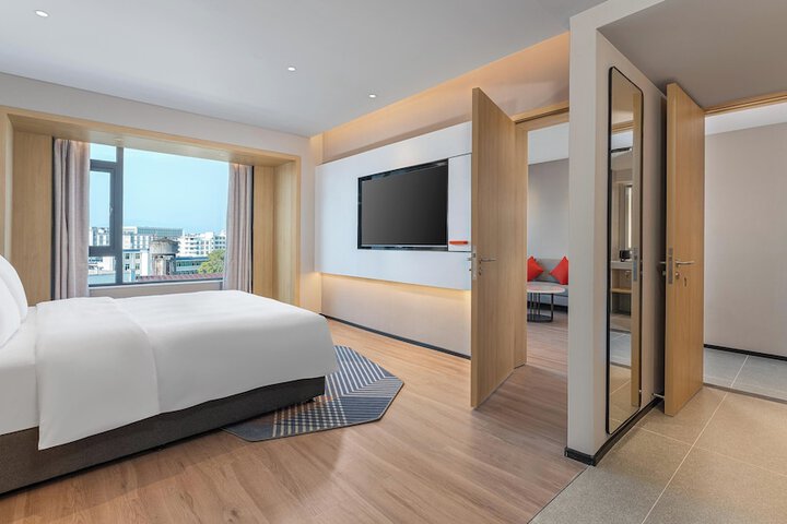 Room 13 of 40
