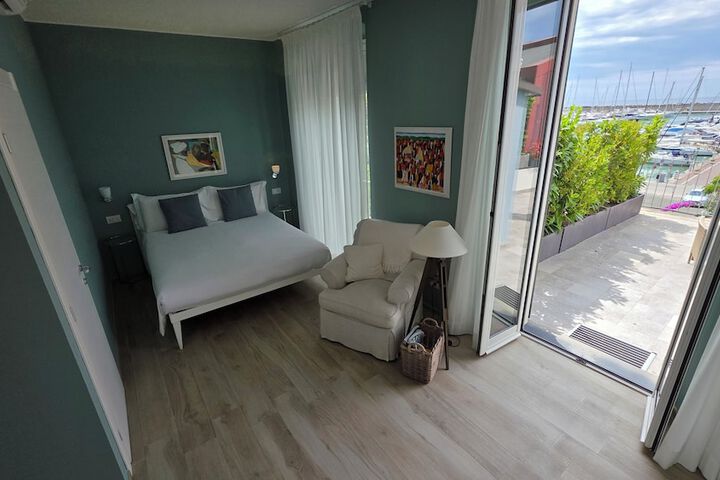Room 25 of 58