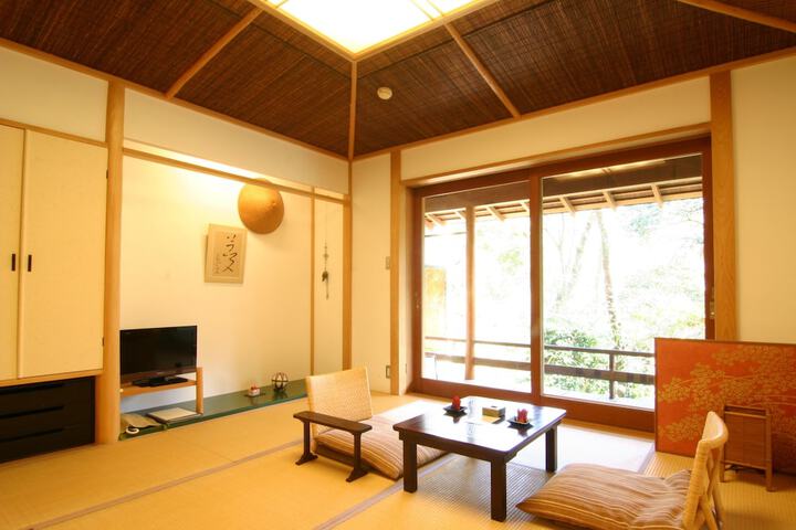 Room 6 of 43