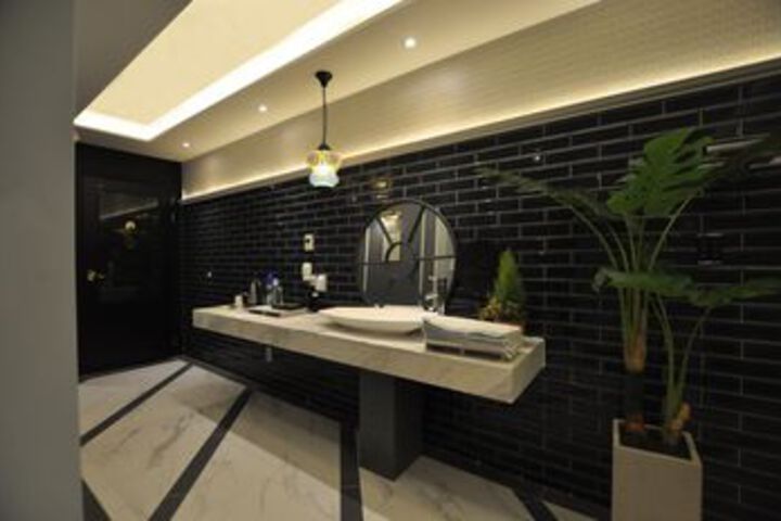 Room 10 of 76