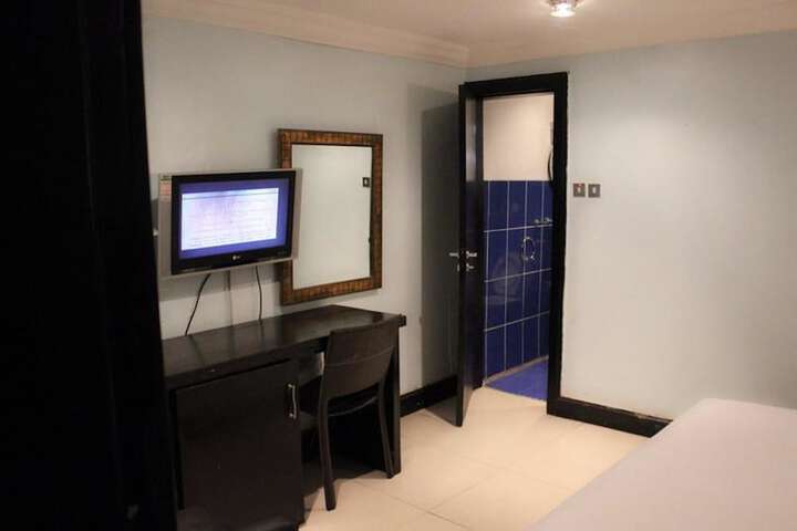 Room 3 of 35