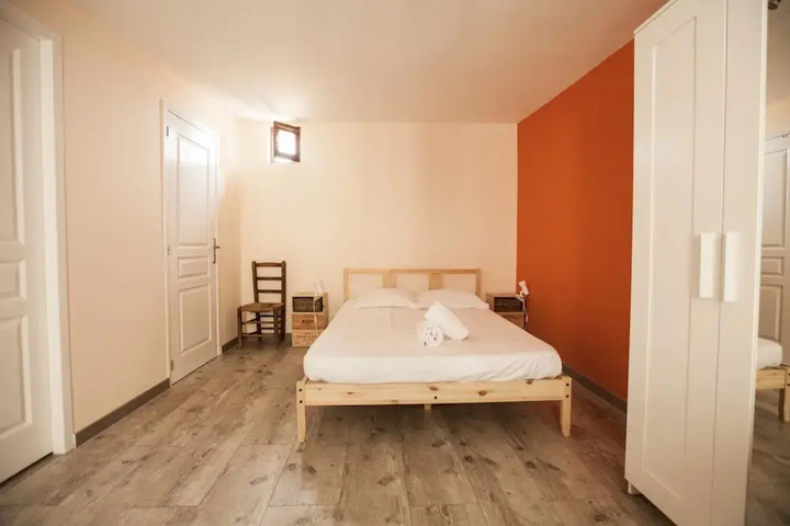 Room 8 of 15