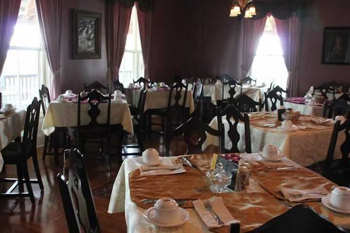 Dining 38 of 51