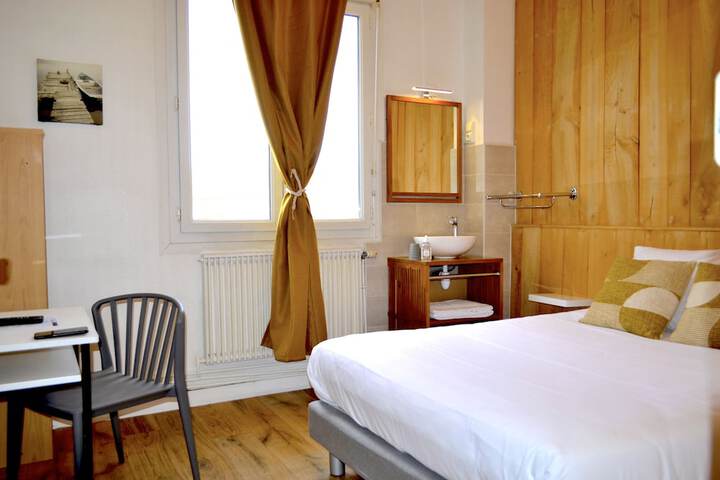 Room 8 of 32
