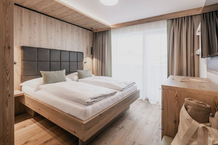 Room 27 of 200