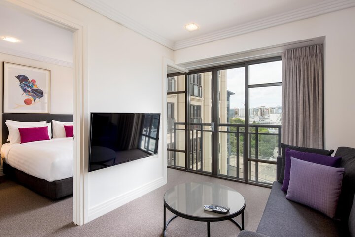 Room 10 of 99