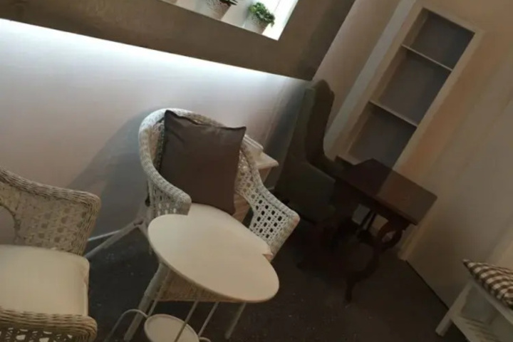 Room 10 of 13